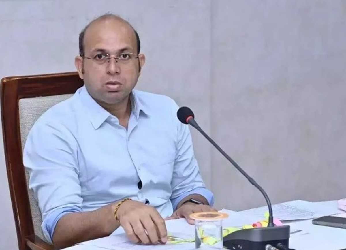 नामांतरण, बंटवारा के बाद बिना देरी अपडेट करें रिकॉर्ड : कलेक्टर डॉ भुरे